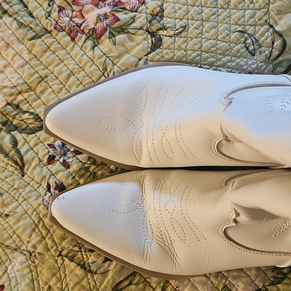 Steve Madden White Windie Boots Size 9.5M - Picture 13 of 13